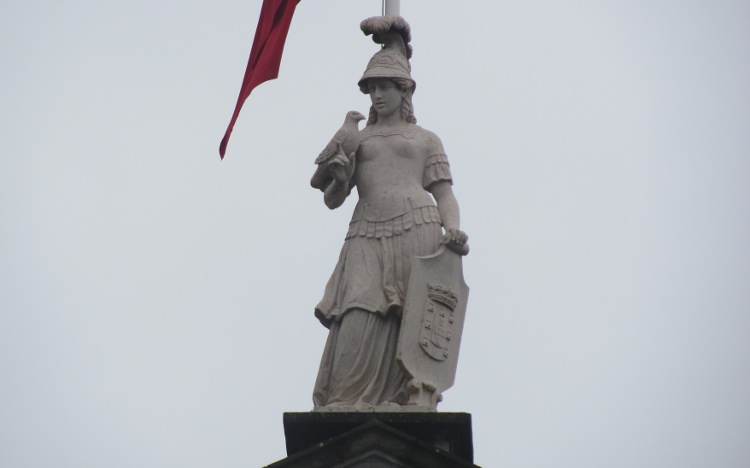 C&acirc;mara Municipal: standbeeld