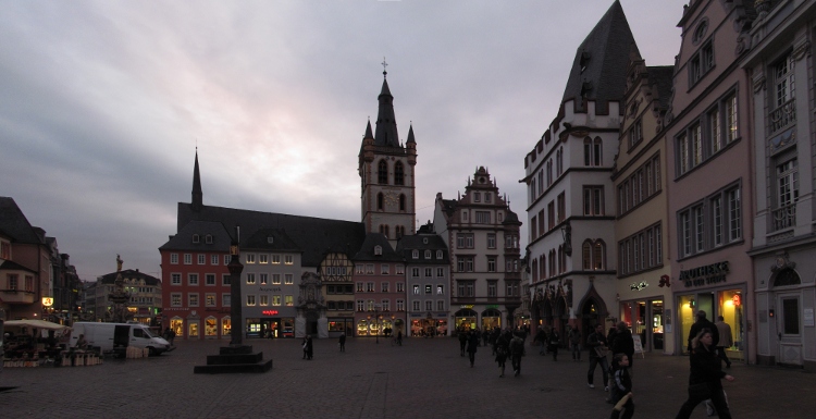 Hauptmarkt in avondlicht