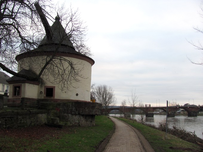 Zollkran en R&ouml;merbr&uuml;cke