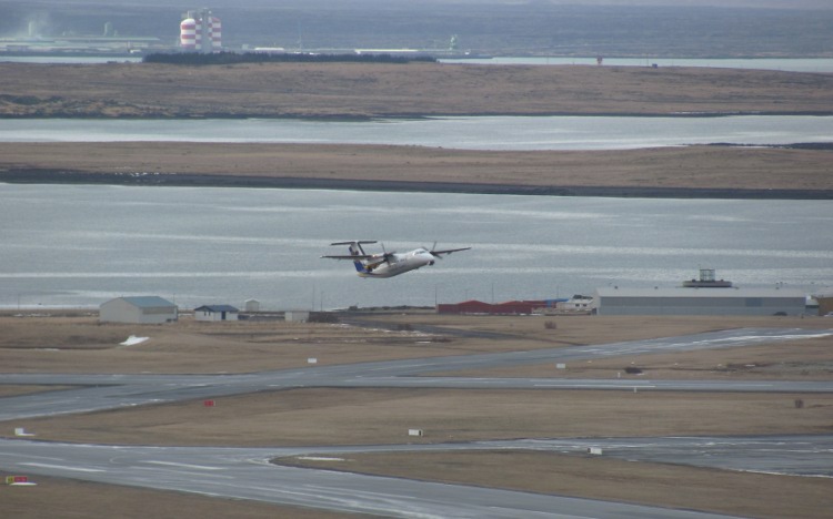 Take-off vanop Reykjav&iacute;k Airport