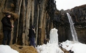 Met z'n drie&euml;n bij Svartifoss