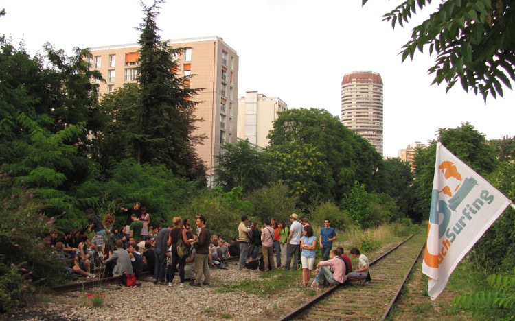 Stay here and wait for no train