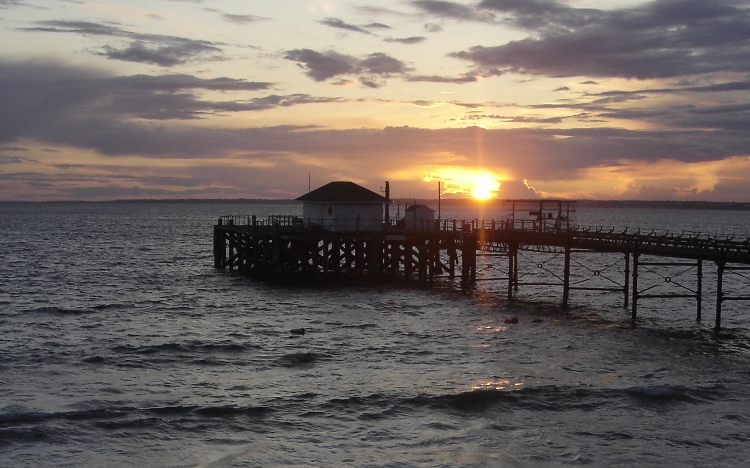 Totland pier